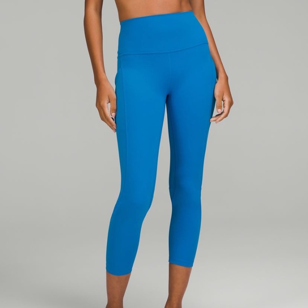 Lululemon High Rise 25” Aligns with pockets! Size 4!
